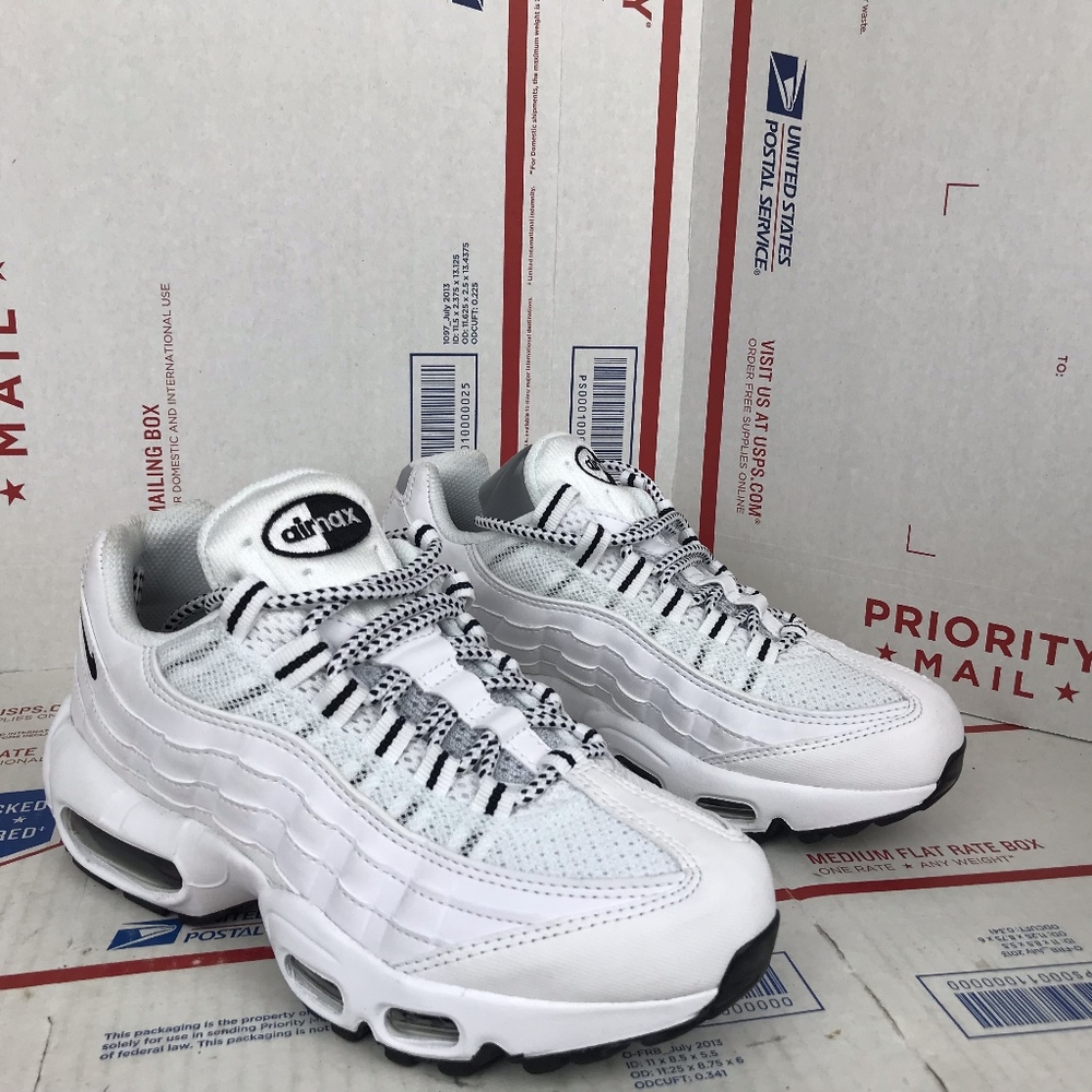 Nike Boys Air Max 95 Oreo 609048-109 Size 3.5